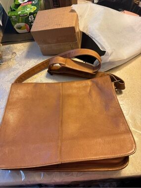 Le Donne Tan Genuine Leather Messenger Briefcase Laptop Bag